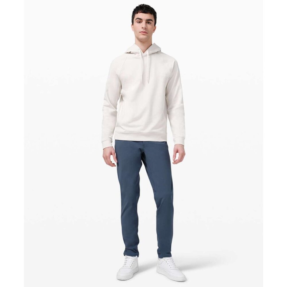 lululemon athletica Men's Chinos in Navy Blue